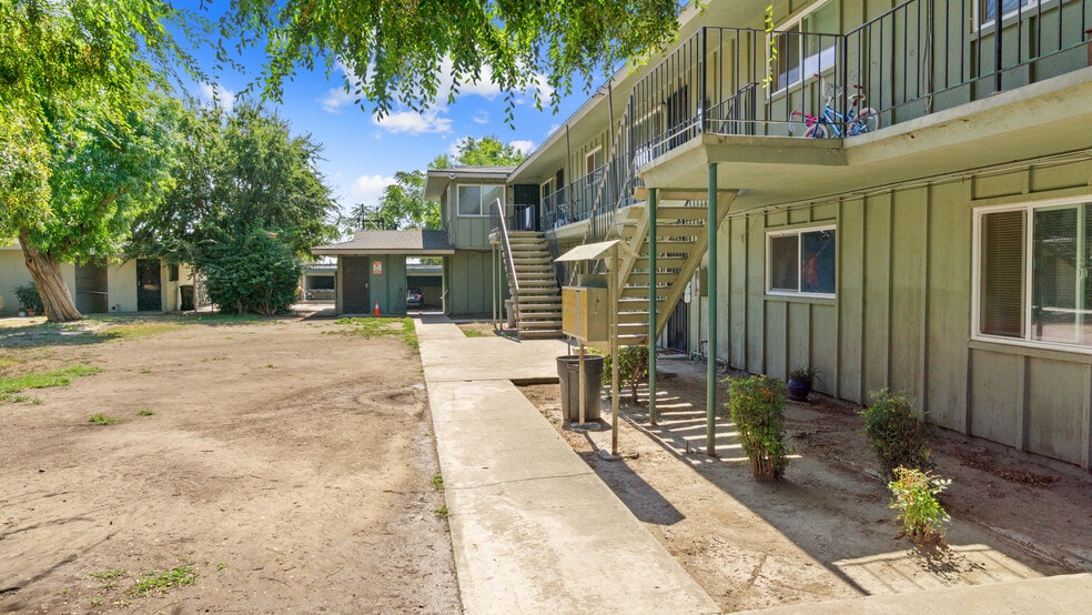 More Photos Of 555 W 25th St, San Bernardino Apartments For Sale