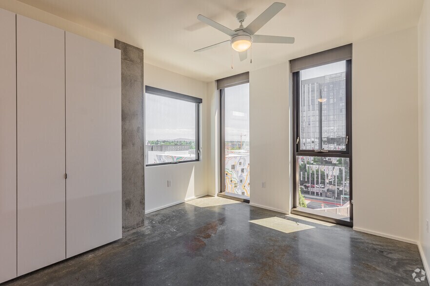 More Photos Of 329 NE Couch St, Portland Coworking Space