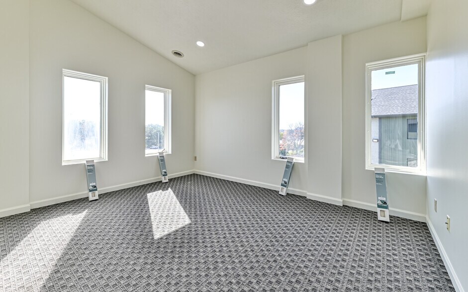 More Photos Of 101 N Meadows Dr, Wexford Unknown For Lease