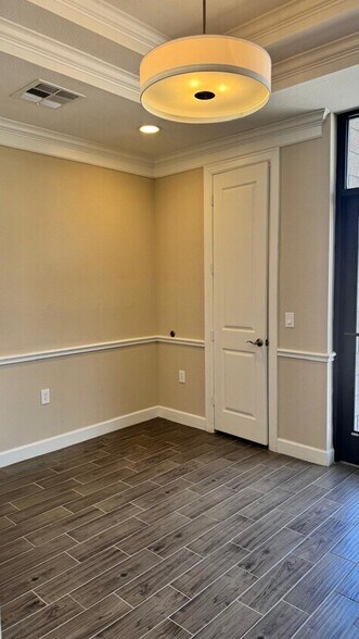 More Photos Of 12440 Emily Ct, Sugar Land Office Residential For Lease