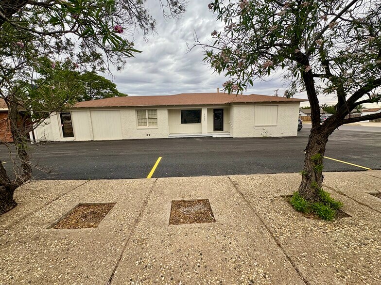 Primary Photo Of 2600 W Kansas Ave, Midland Office For Lease