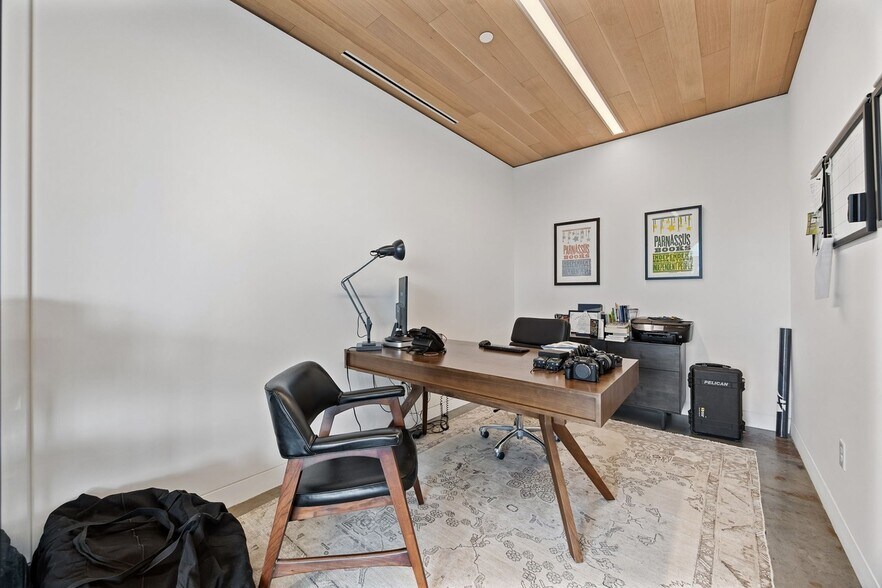 More Photos Of 404 E College St, Iowa City Hotel For Sale