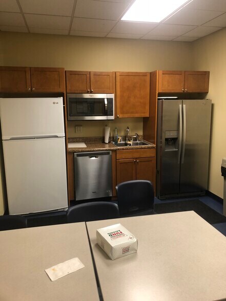 More Photos Of 10 Fox Run Rd, Drums Medical For Lease