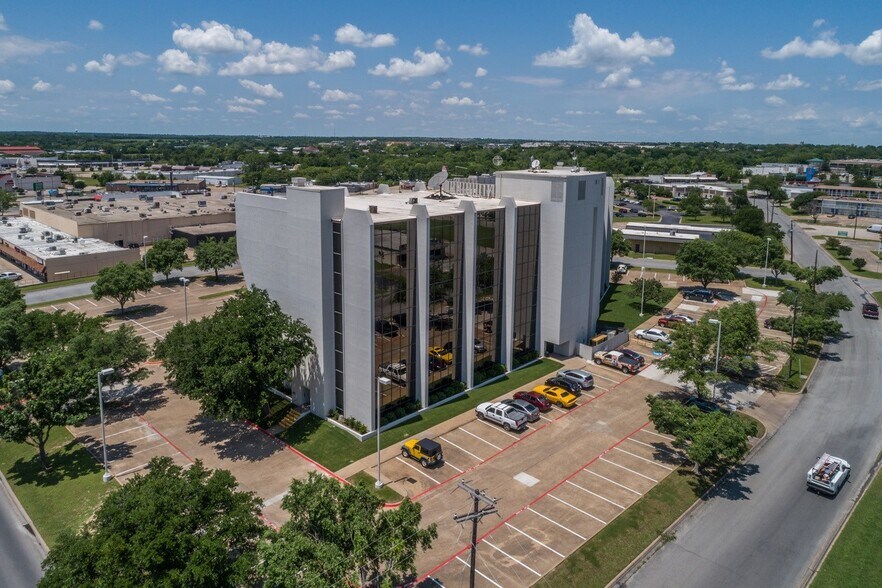 More Photos Of 1800 Teague Dr, Sherman Office For Lease