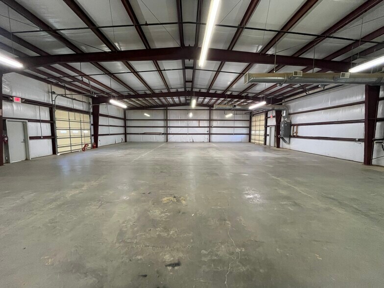 More Photos Of 3015 Bashor Rd, Conway Warehouse For Lease