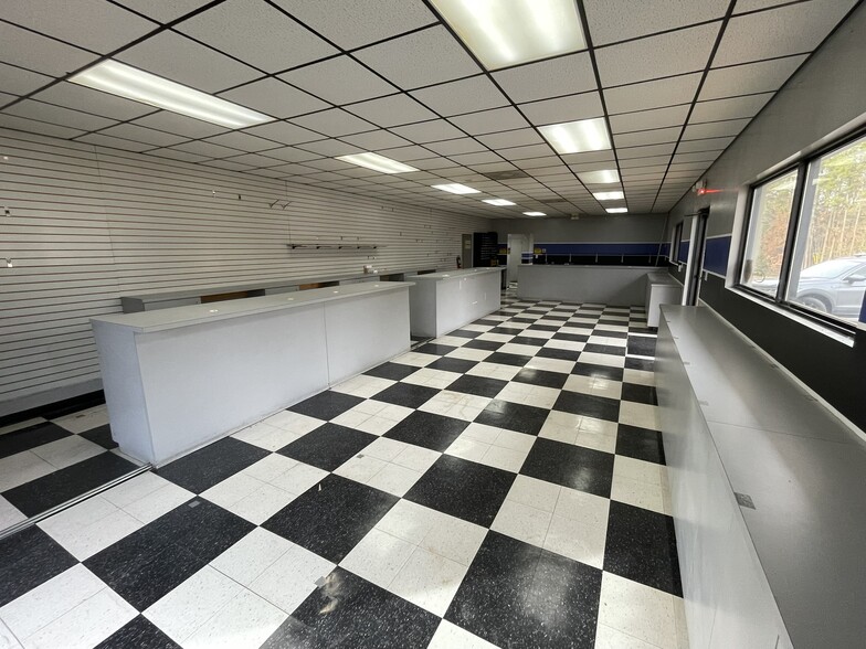 More Photos Of 8621 Fairview Rd, Charlotte Unknown For Lease