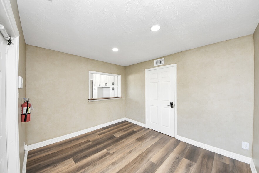 More Photos Of 2001 John St, Pasadena Office For Sale