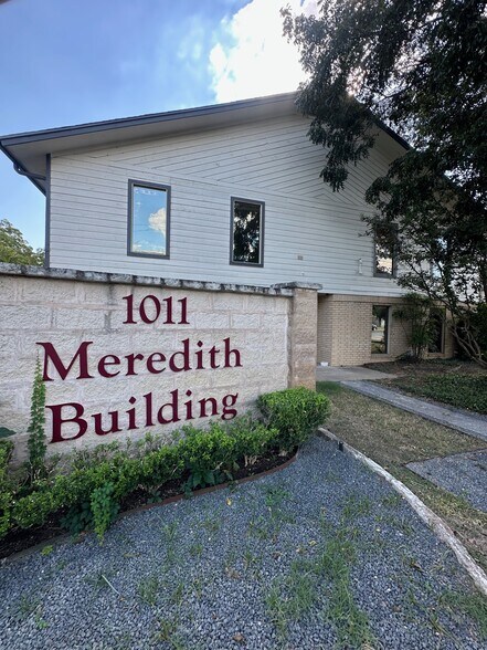 More Photos Of 1011 Meredith Dr, Austin Medical For Sale