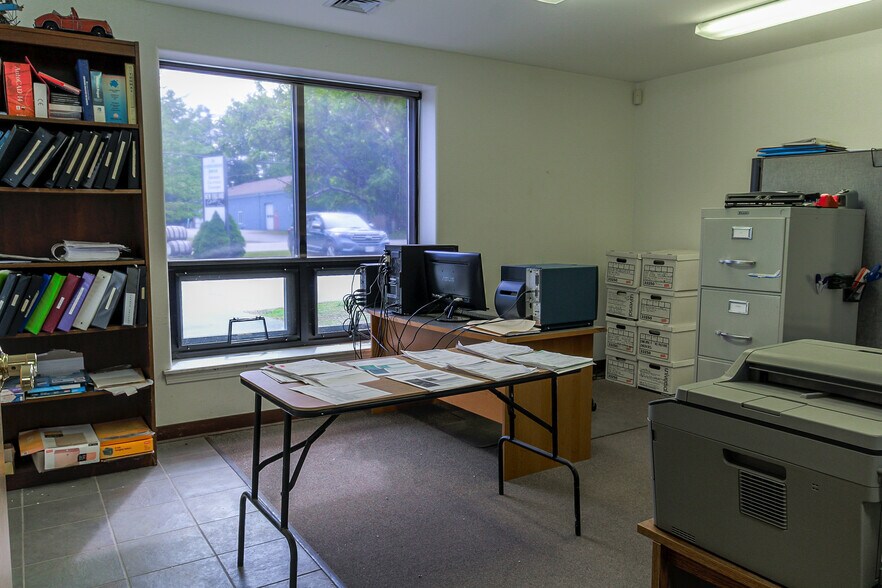 More Photos Of 26 Evergreen Dr, Portland Manufacturing For Sale