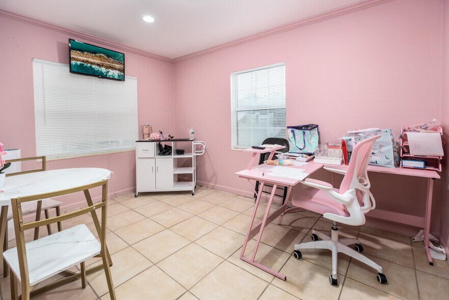 More Photos Of 6215 Claret Dr, Jacksonville Office Residential For Sale