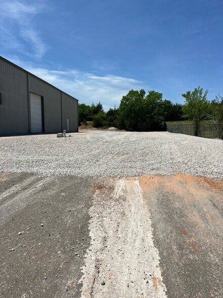 More Photos Of 6355 Boucher Dr, Edmond Showroom For Lease