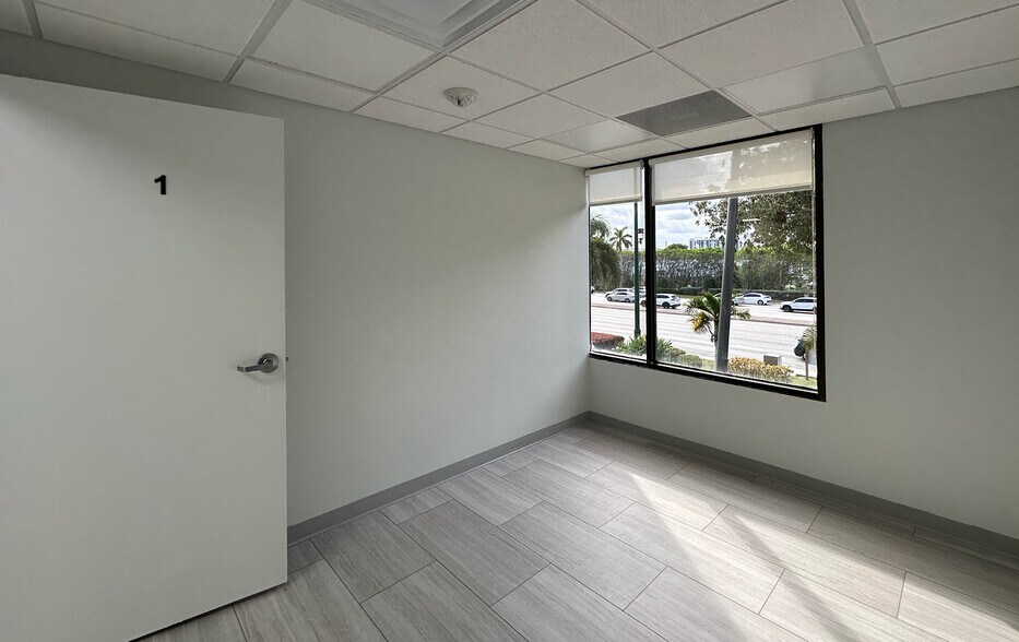 More Photos Of 18999 Biscayne Blvd, Aventura Medical For Lease