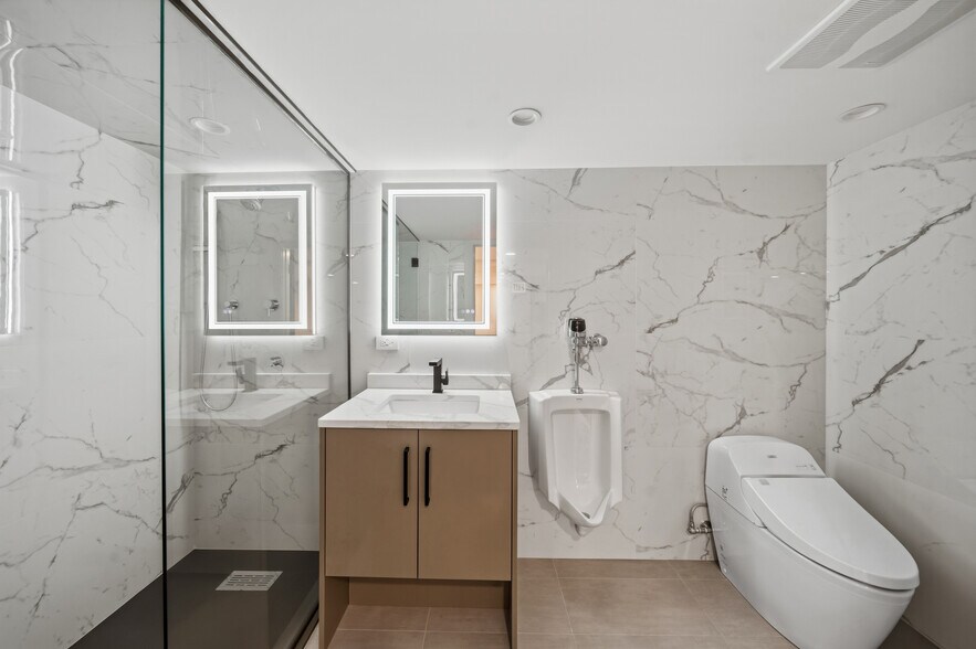 More Photos Of 619 W Randolph St, Chicago Restaurant For Sale