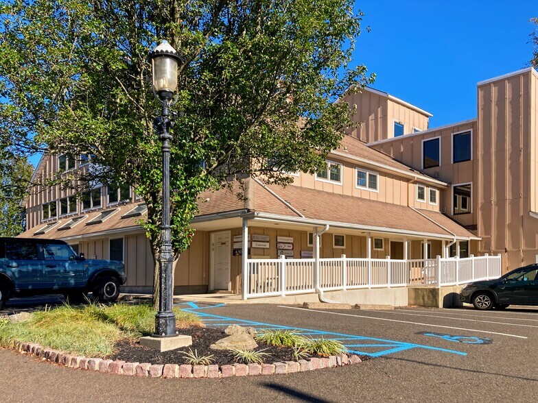 More Photos Of 196 W Ashland St, Doylestown Coworking Space