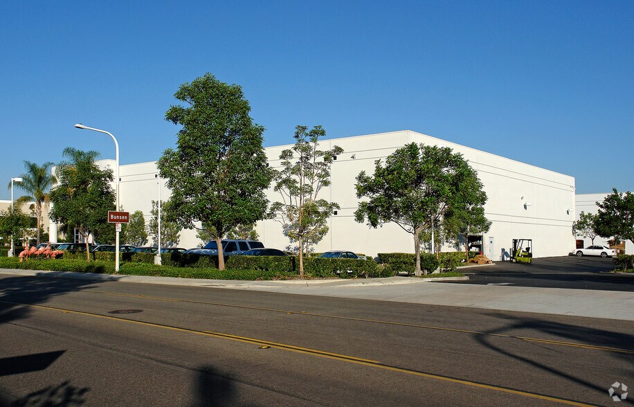 More Photos Of 50 Bunsen, Irvine Warehouse For Lease