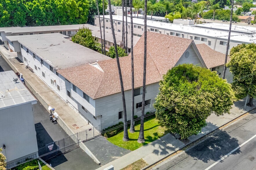 More Photos Of 20234 Roscoe Blvd, Los Angeles Apartments For Sale