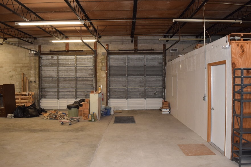 More Photos Of 4329 Emerson St, Jacksonville Warehouse For Lease