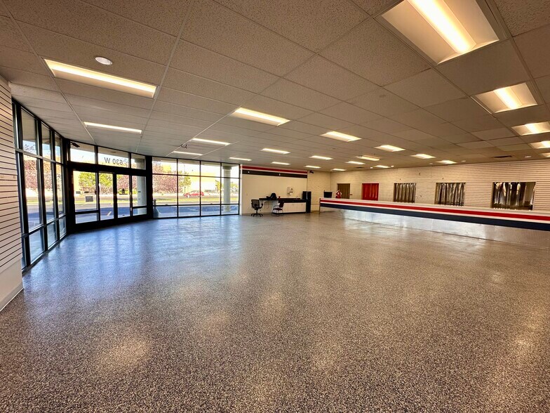 More Photos Of 600 N 630 W, Layton Showroom For Sale