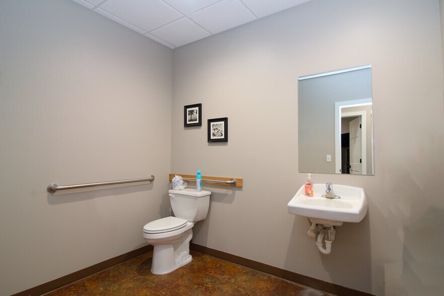 More Photos Of 5308 Parklane Pl, Kearney Office For Sale