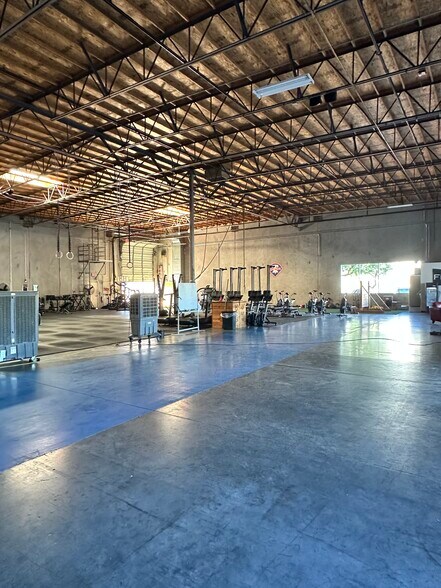 More Photos Of 8945 W Bloomfield Rd, Peoria Warehouse For Lease