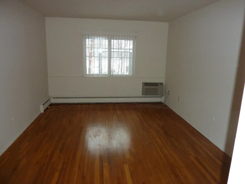 More Photos Of 14 Walden Pl, Montclair Apartments For Sale