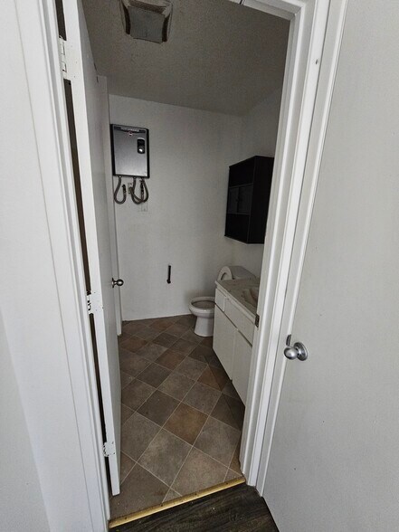 More Photos Of 917 E Main St, Klamath Falls Flex For Sale