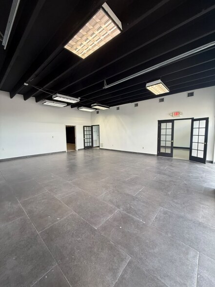More Photos Of 7227 Bird Rd, Miami Storefront For Lease