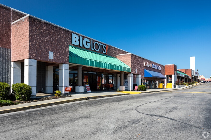 More Photos Of 109-297 N Seven Oaks Dr, Knoxville Freestanding For Lease