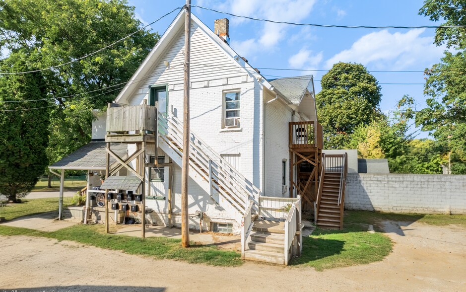 More Photos Of 1216 N Chestnut St, Lansing Apartments For Sale