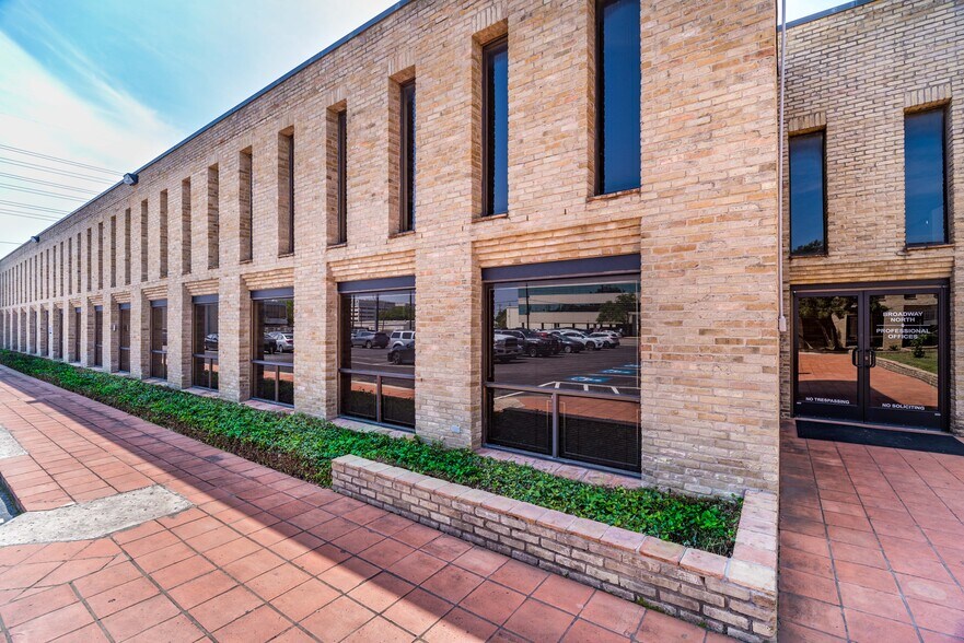 More Photos Of 8546 Broadway St, San Antonio Office Residential For Lease