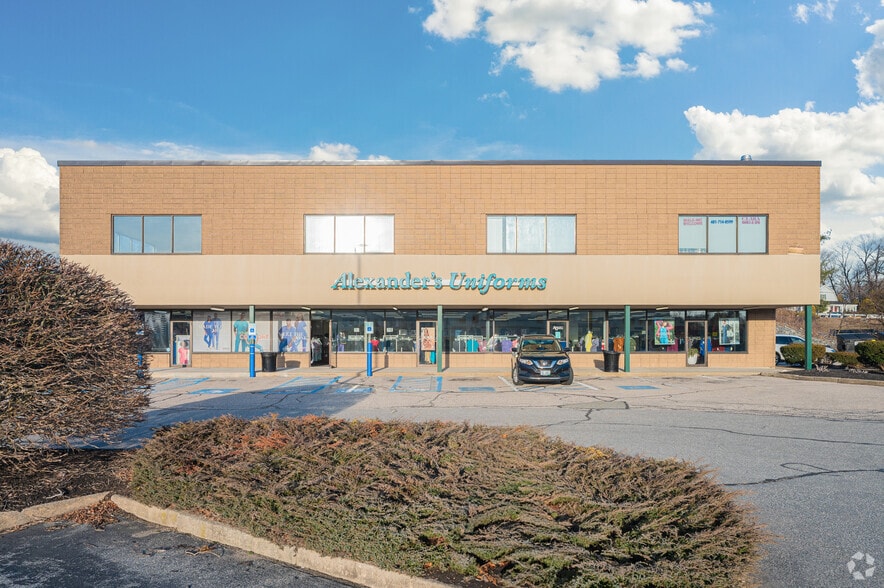 More Photos Of 1400 Oaklawn Ave, Cranston Unknown For Lease