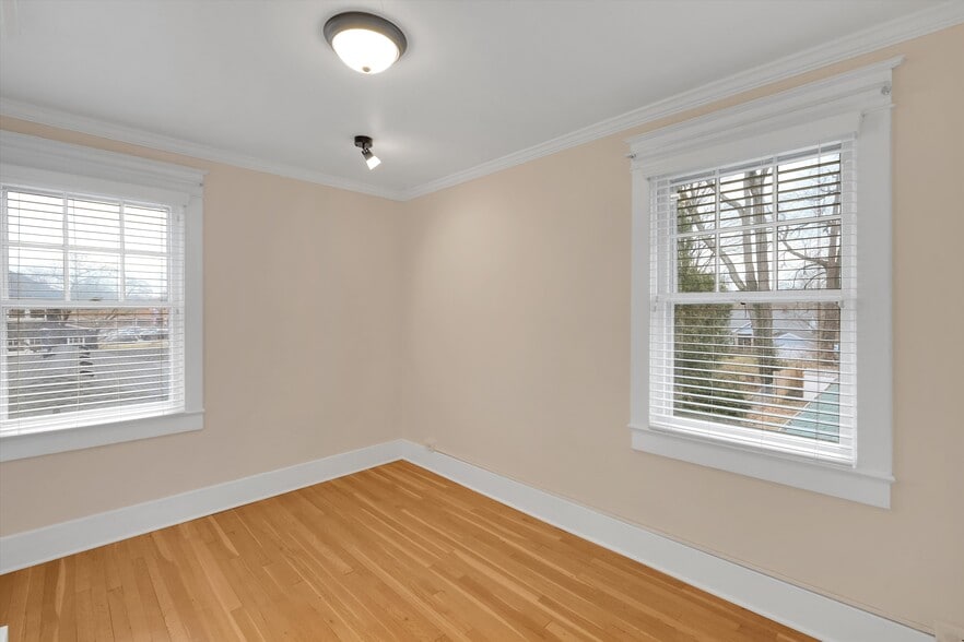 More Photos Of 3208 College Dr, Louisville Office Residential For Lease