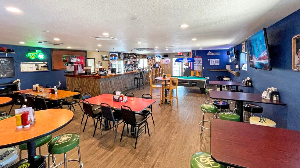 More Photos Of 208 W Arnold Ave, Arnold Restaurant For Sale