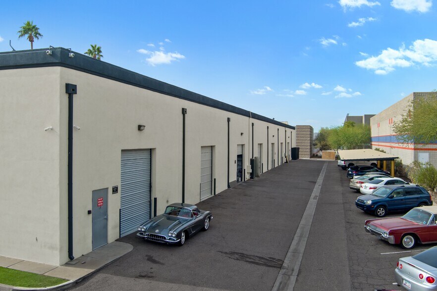 More Photos Of 7900 E Greenway Rd, Scottsdale Warehouse For Lease