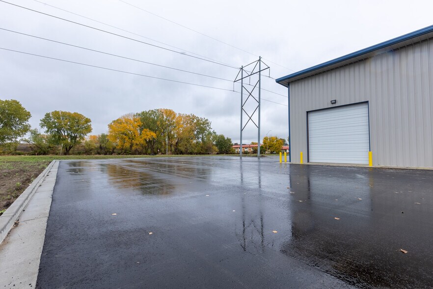 More Photos Of 6709 Universal Ave, Kansas City Warehouse For Sale