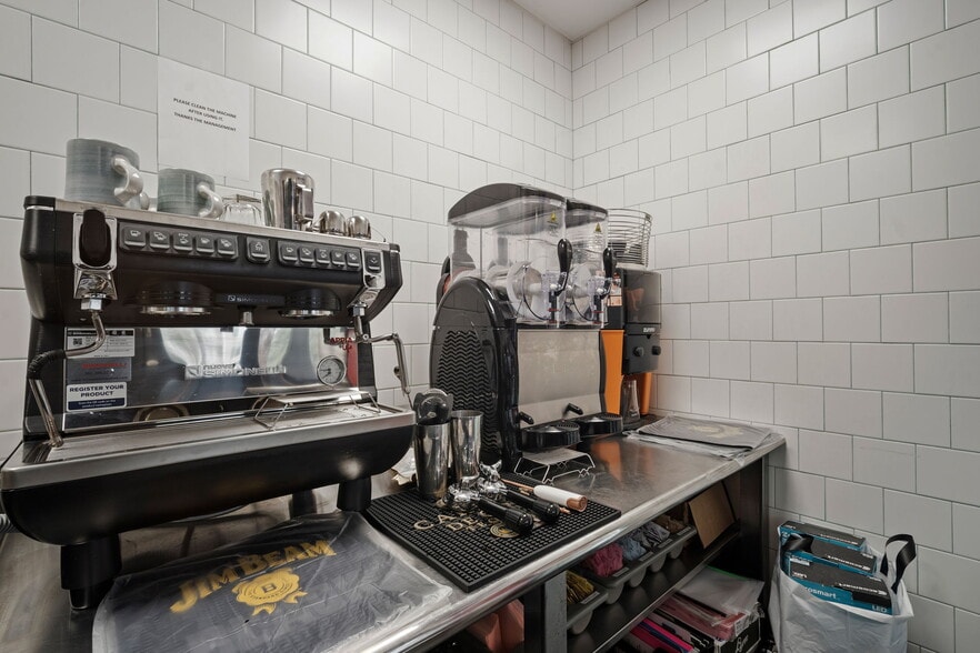 More Photos Of 14 Folly Field Rd, Hilton Head Island Restaurant For Sale