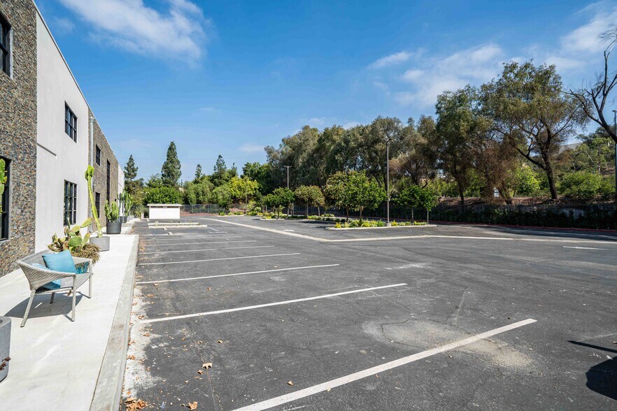 More Photos Of 2001 Saturn St, Monterey Park Light Distribution For Sale