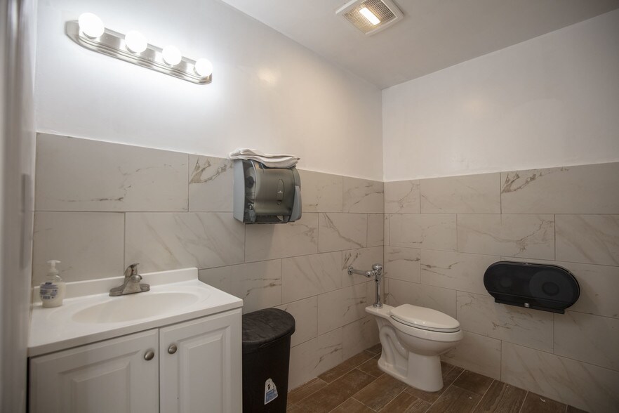 More Photos Of 2008 W Carson St, Torrance Medical For Sale