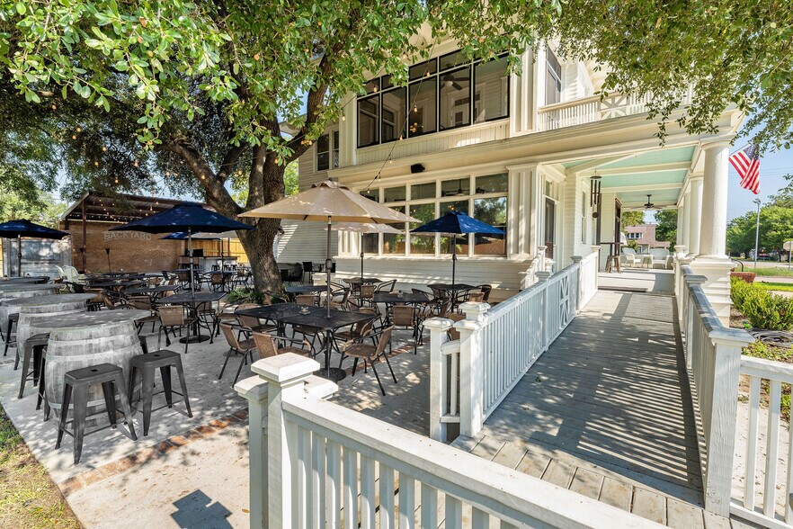 More Photos Of 312 N Central Ave, Cameron Restaurant For Sale