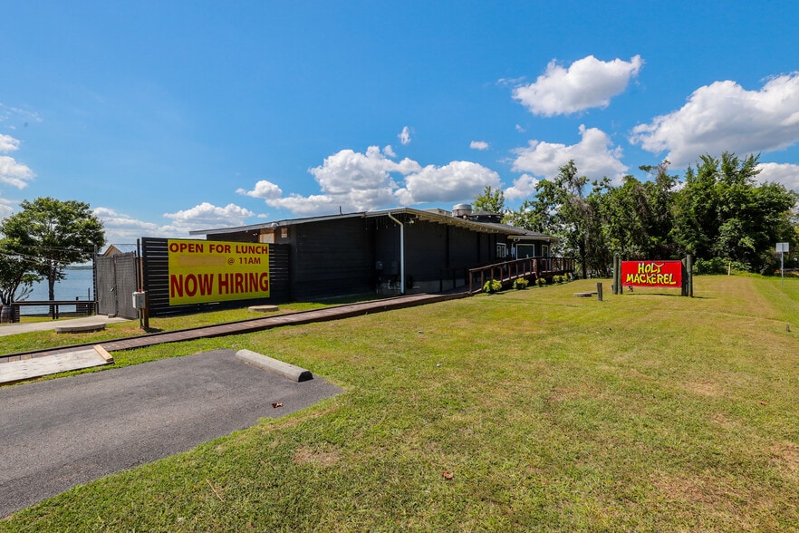 More Photos Of 700 Jordan Point Rd, Hopewell Restaurant For Sale