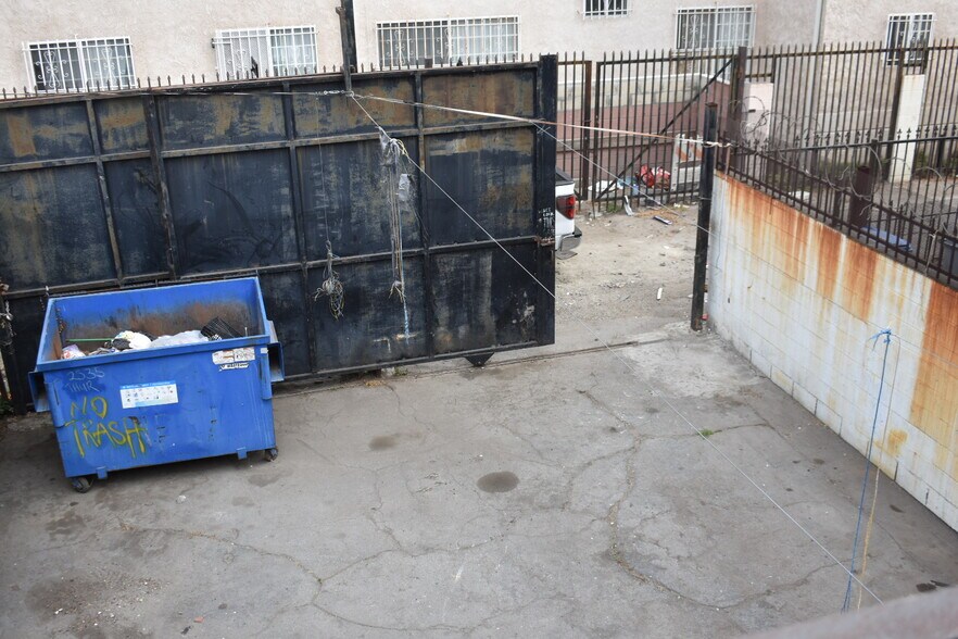 More Photos Of 5007-5009 W Adams Blvd, Los Angeles Storefront Retail Residential For Sale