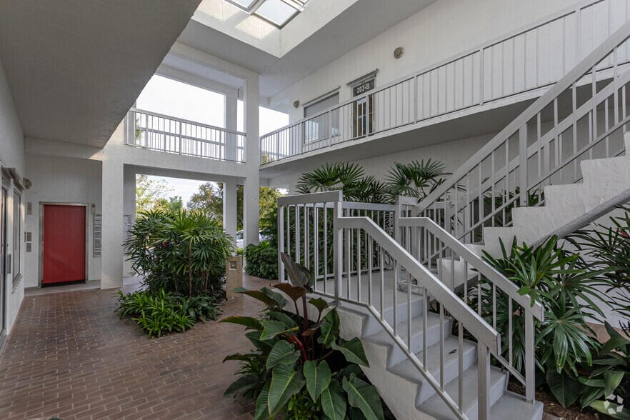 More Photos Of 1250 9th St N, Naples Office Residential For Lease