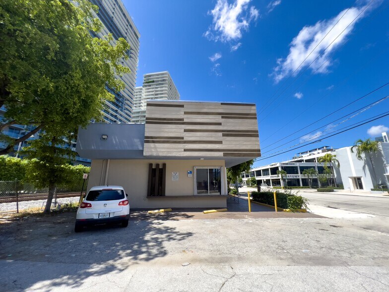 More Photos Of 3400 NE 2nd Ave, Miami Restaurant For Sale