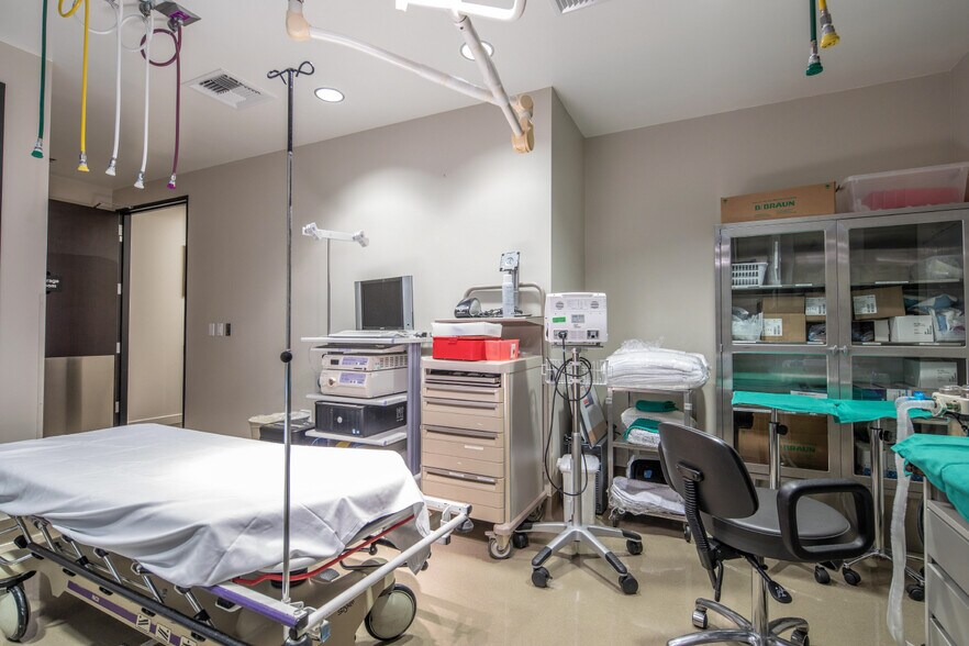 More Photos Of 113 Waterworks Way, Irvine Medical For Sale