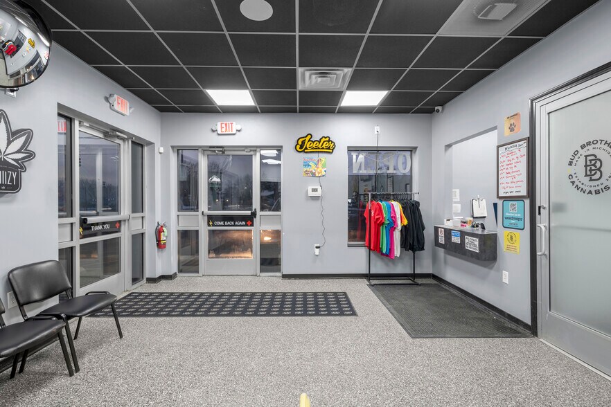 More Photos Of 411 Lafayette Ave, Bay City Fast Food For Sale