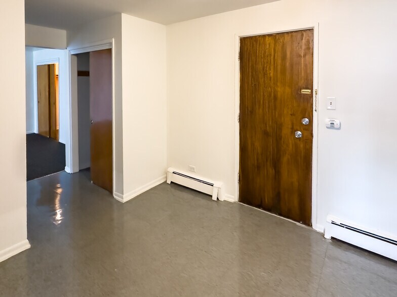 More Photos Of 1025 W Vermont Ave, Calumet Park Apartments For Sale