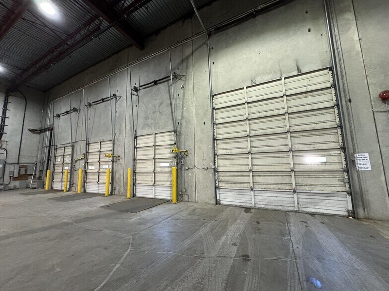 More Photos Of 7158-7168 Progress Way, Delta Service For Lease