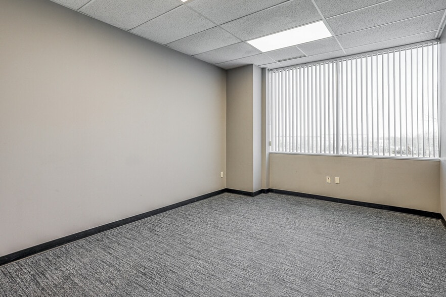 More Photos Of 10502 NW Ambassador Dr, Kansas City Office For Lease