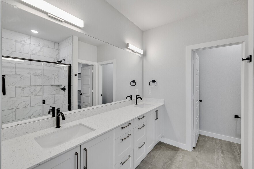 More Photos Of 651-655 Clovis St, Midlothian Apartments For Sale