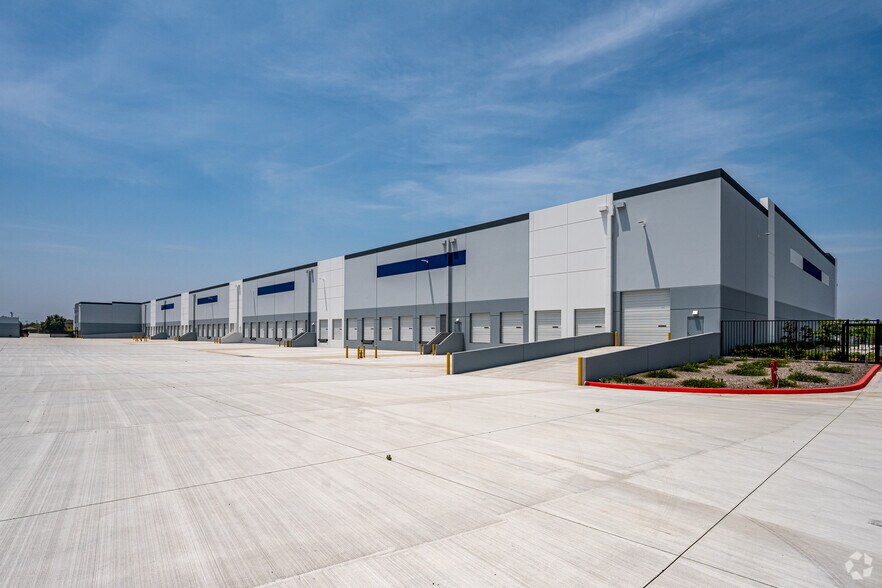 More Photos Of 24712 6th St, San Bernardino Distribution For Lease